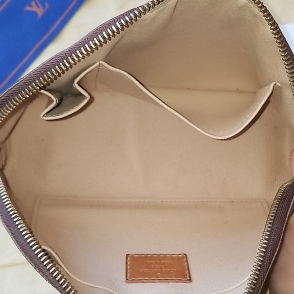 Louis Vuitton Poch. Cosmetic G.M. - Picture 10 of 16